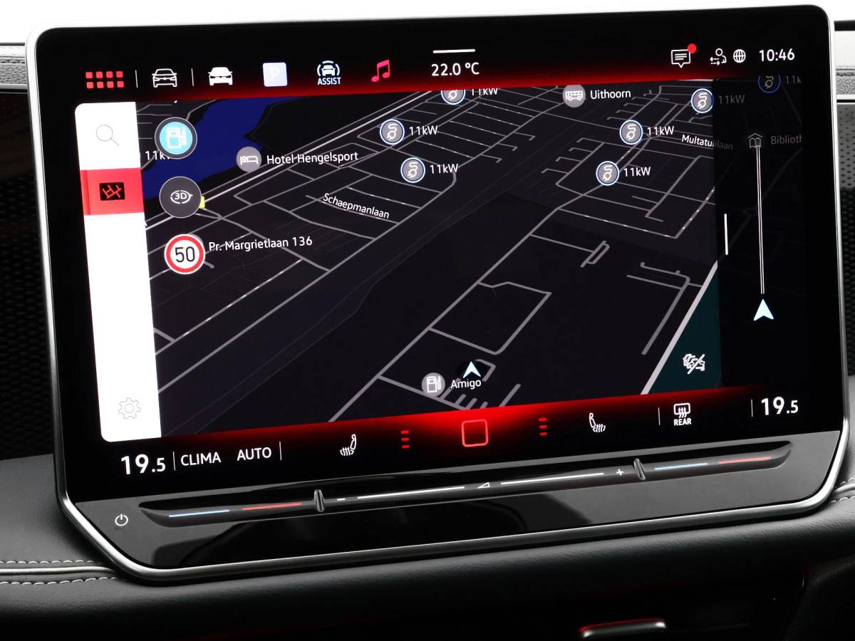 Volkswagen Passat Volkswagen Passat Variant 1.5 eTSI 150pk DSG Elegance Business · Camera · Wegklapbare Trekhaak · Apple/Android Car Play · Dodehoeksensoren · P-Sensoren · 17” Inch · Garantie t/m 18-06-2028 of 100.000