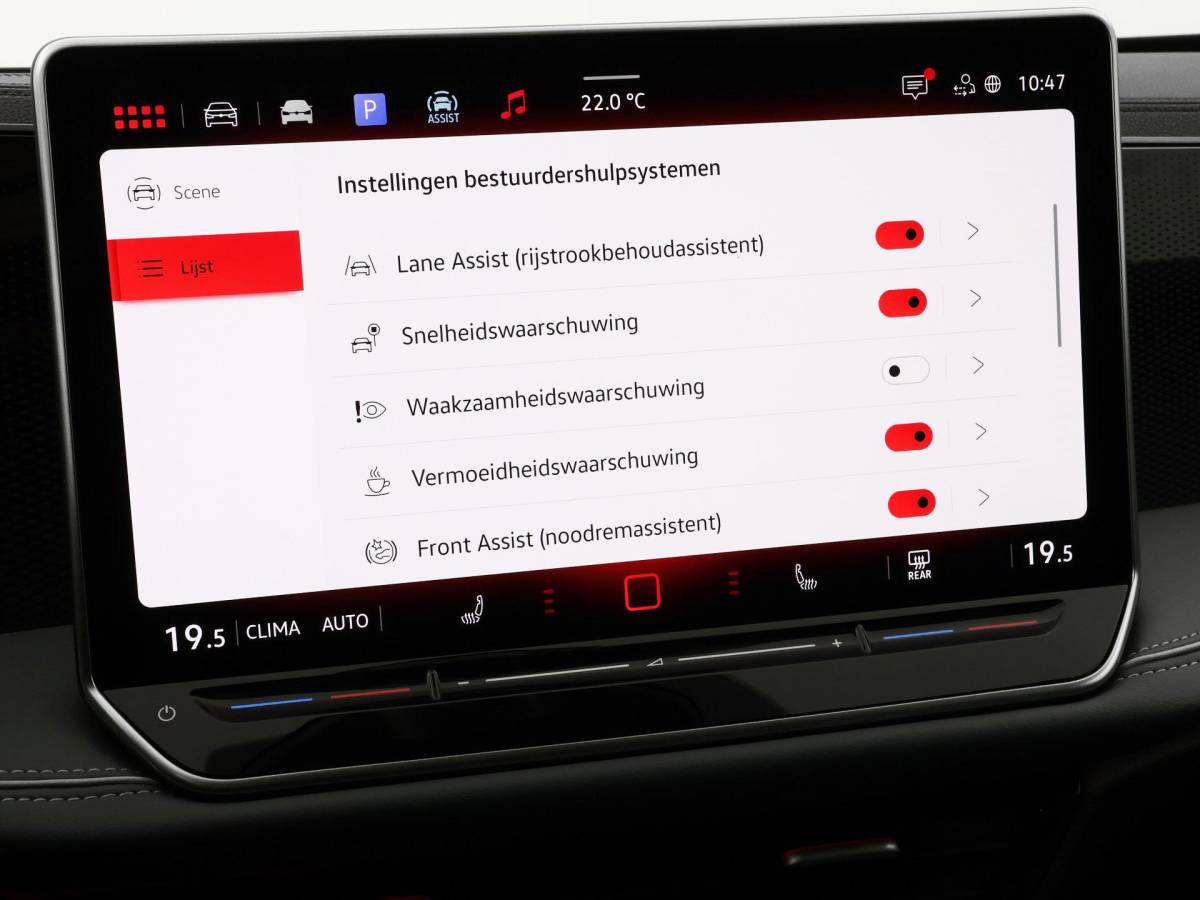 Volkswagen Passat Volkswagen Passat Variant 1.5 eTSI 150pk DSG Elegance Business · Camera · Wegklapbare Trekhaak · Apple/Android Car Play · Dodehoeksensoren · P-Sensoren · 17” Inch · Garantie t/m 18-06-2028 of 100.000