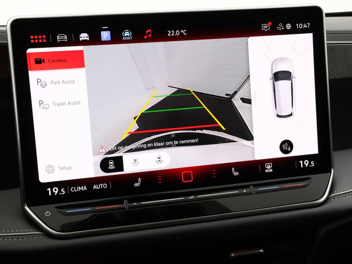 Volkswagen Passat Volkswagen Passat Variant 1.5 eTSI 150pk DSG Elegance Business · Camera · Wegklapbare Trekhaak · Apple/Android Car Play · Dodehoeksensoren · P-Sensoren · 17” Inch · Garantie t/m 18-06-2028 of 100.000