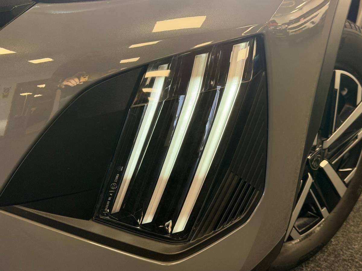 Peugeot 2008 Peugeot 2008 1.2 PureTech 100 Allure*Nardo-Gray*Airco*Cruise-Control*PDC*Xenon*
