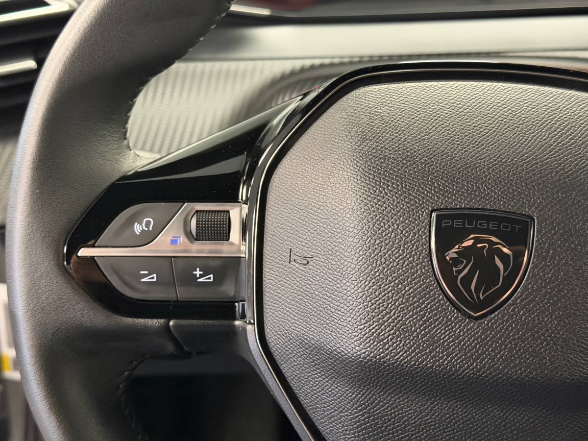 Peugeot 2008 Peugeot 2008 1.2 PureTech 100 Allure*Nardo-Gray*Airco*Cruise-Control*PDC*Xenon*