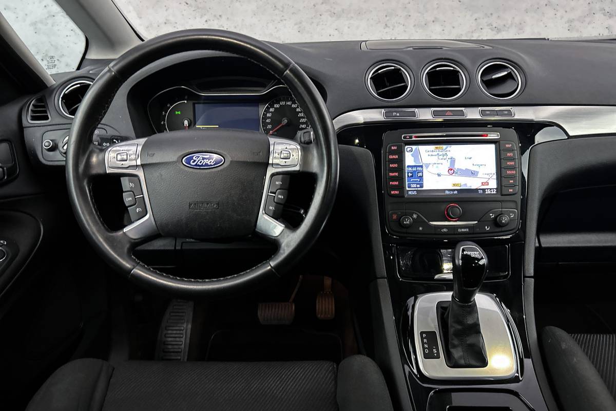 Ford S-Max Ford S-Max 2.0 EcoBoost Titanium 7p. | Trekhaak | Cruise control | Airco