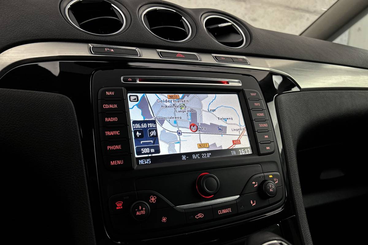 Ford S-Max Ford S-Max 2.0 EcoBoost Titanium 7p. | Trekhaak | Cruise control | Airco