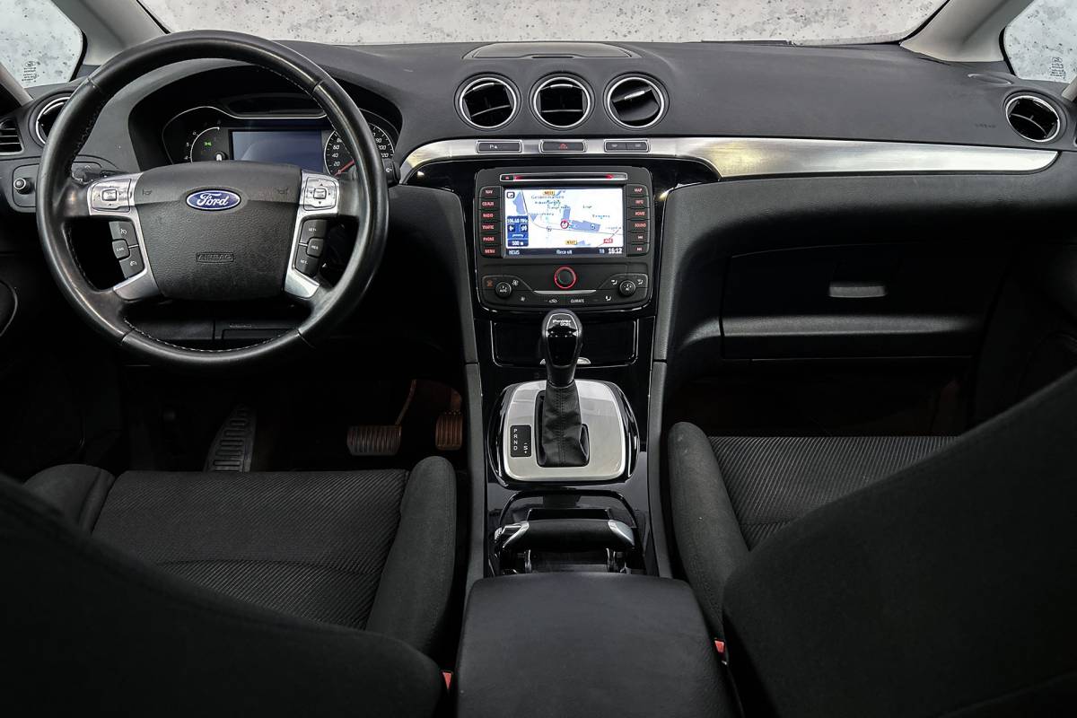 Ford S-Max Ford S-Max 2.0 EcoBoost Titanium 7p. | Trekhaak | Cruise control | Airco