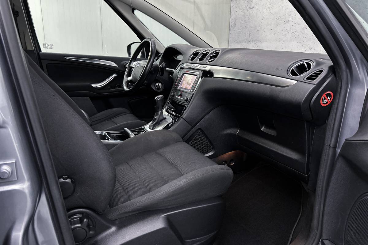 Ford S-Max Ford S-Max 2.0 EcoBoost Titanium 7p. | Trekhaak | Cruise control | Airco