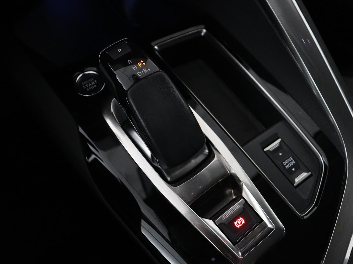 Peugeot 3008 Peugeot 3008 1.6 HYbrid 225 Allure Pack Business | SOH 87,4% | Half leder | Stoelverwarming | Carplay | Navigatie | Camera | Park assist | Climate control | Virtueel dashboard | Trekhaak