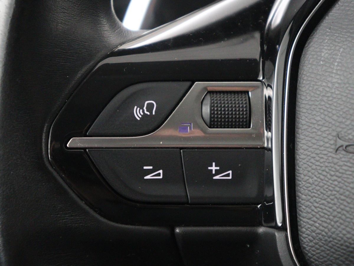 Peugeot 3008 Peugeot 3008 1.6 HYbrid 225 Allure Pack Business | SOH 87,4% | Half leder | Stoelverwarming | Carplay | Navigatie | Camera | Park assist | Climate control | Virtueel dashboard | Trekhaak
