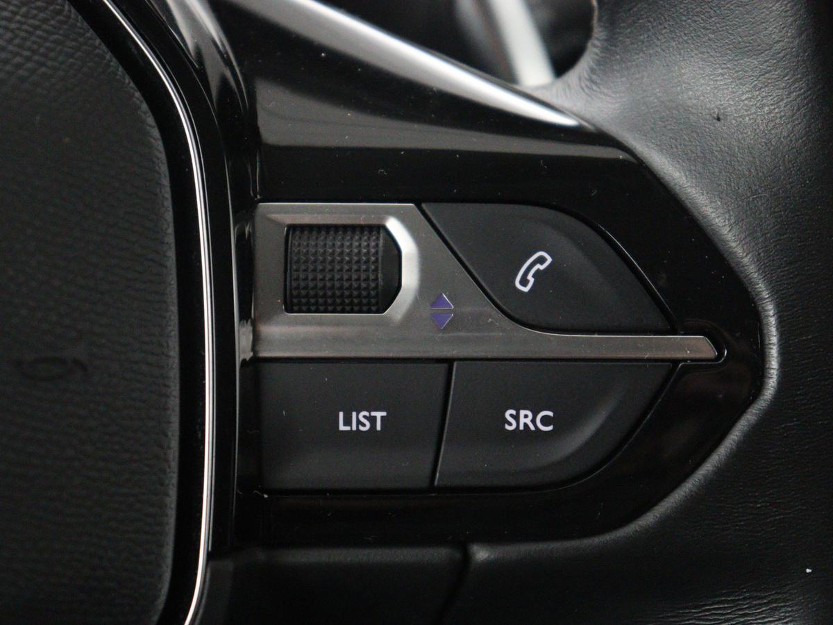 Peugeot 3008 Peugeot 3008 1.6 HYbrid 225 Allure Pack Business | SOH 87,4% | Half leder | Stoelverwarming | Carplay | Navigatie | Camera | Park assist | Climate control | Virtueel dashboard | Trekhaak