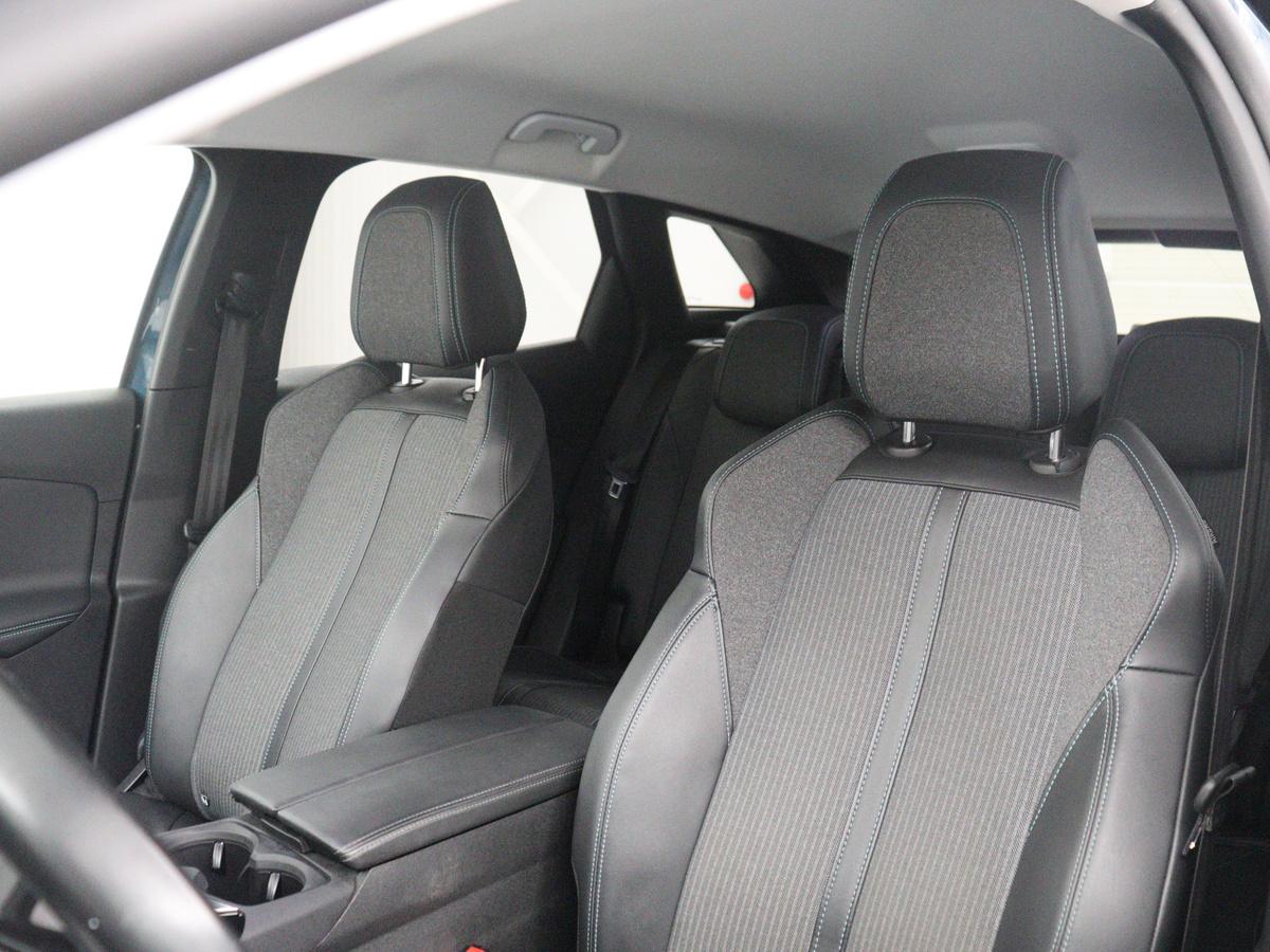 Peugeot 3008 Peugeot 3008 1.6 HYbrid 225 Allure Pack Business | SOH 87,4% | Half leder | Stoelverwarming | Carplay | Navigatie | Camera | Park assist | Climate control | Virtueel dashboard | Trekhaak