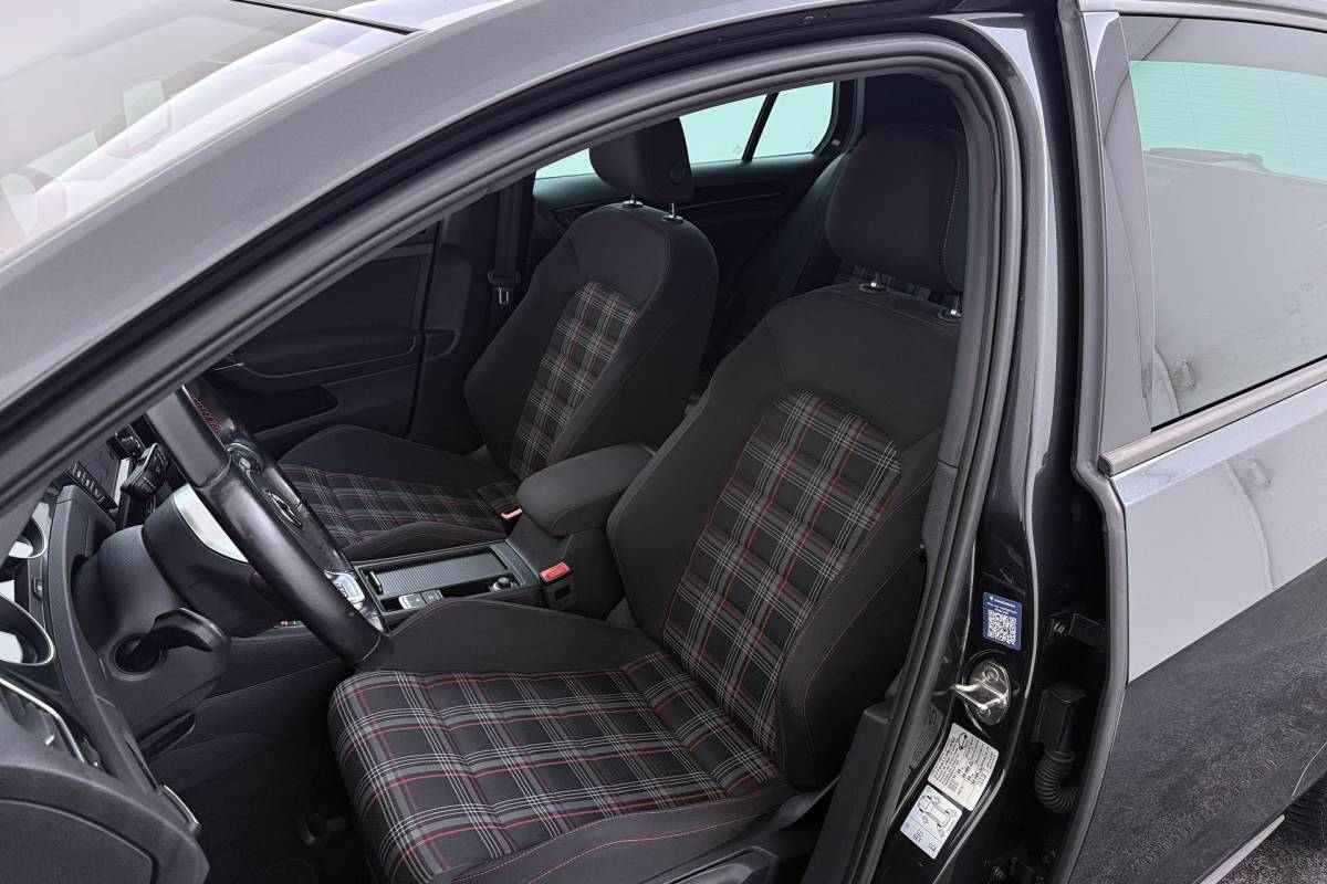 Volkswagen Golf Volkswagen Golf 2.0 TSI GTI | Org NL | 1e Eigenaar | Camera | 138.000 KM!! |