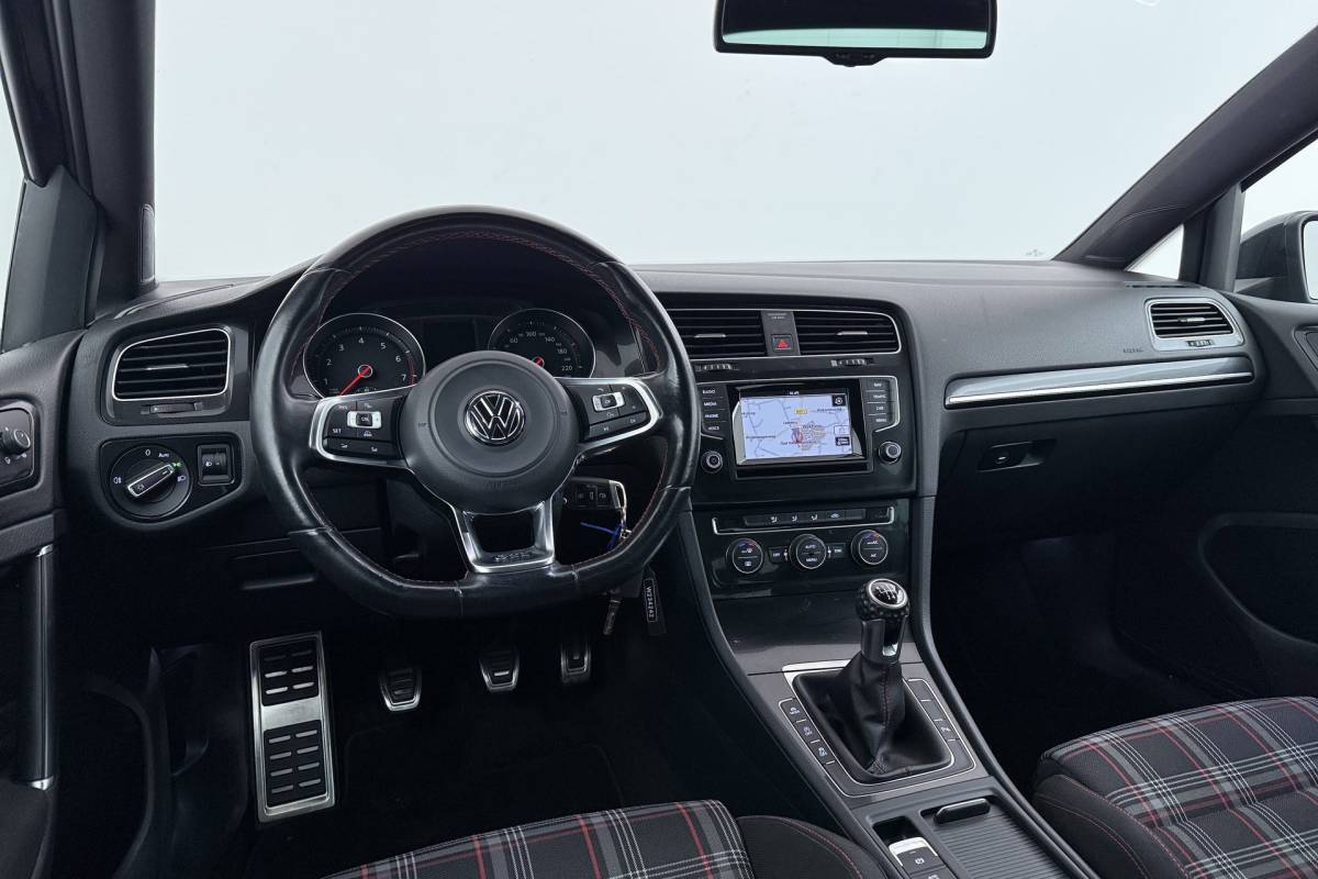 Volkswagen Golf Volkswagen Golf 2.0 TSI GTI | Org NL | 1e Eigenaar | Camera | 138.000 KM!! |