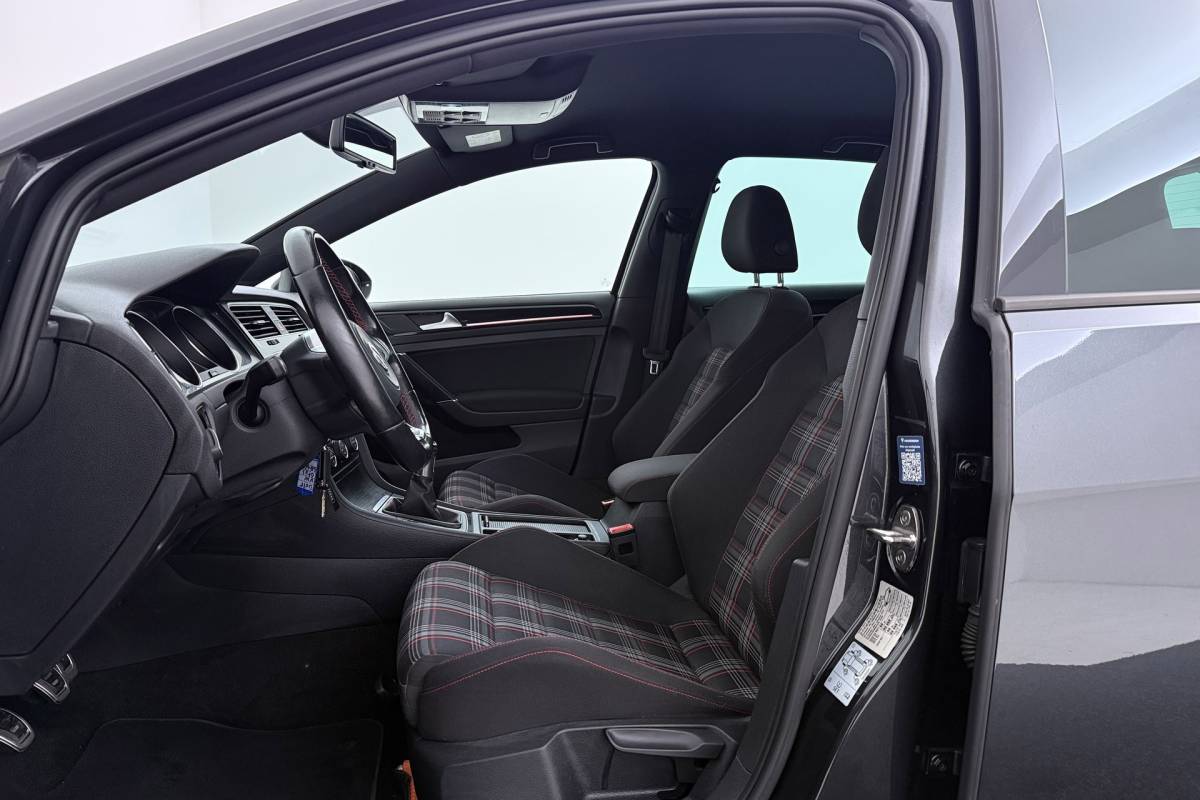 Volkswagen Golf Volkswagen Golf 2.0 TSI GTI | Org NL | 1e Eigenaar | Camera | 138.000 KM!! |