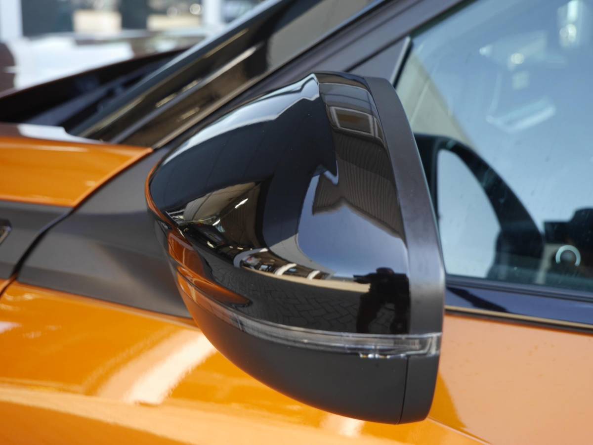 Peugeot 2008 Peugeot 2008 1.2 PureTech GT | 130PK | Afneembare trekhaak | Zwart dak | Getint glas | 17inch velgen | Full-LED | Dealer onderhouden | Navigatie | Keyless entry en start