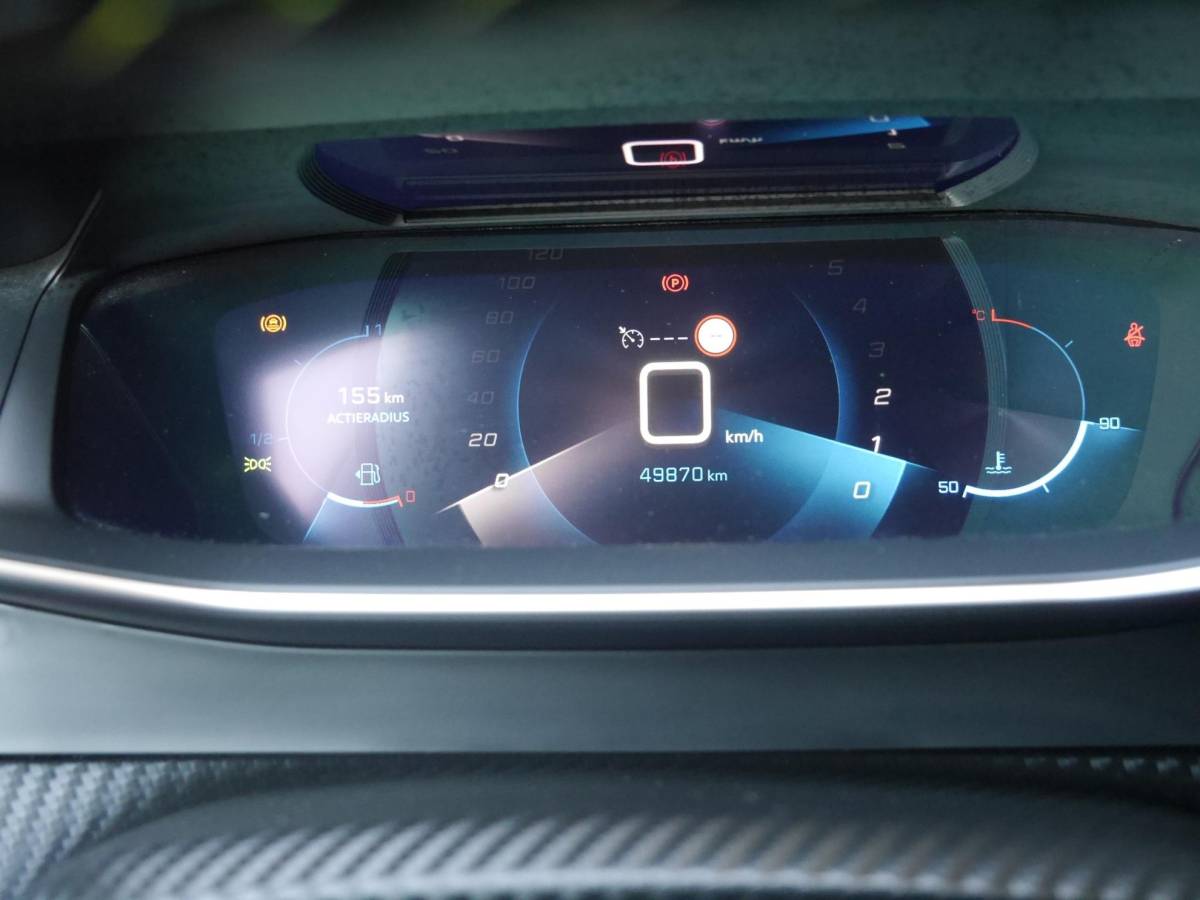 Peugeot 2008 Peugeot 2008 1.2 PureTech GT | 130PK | Afneembare trekhaak | Zwart dak | Getint glas | 17inch velgen | Full-LED | Dealer onderhouden | Navigatie | Keyless entry en start