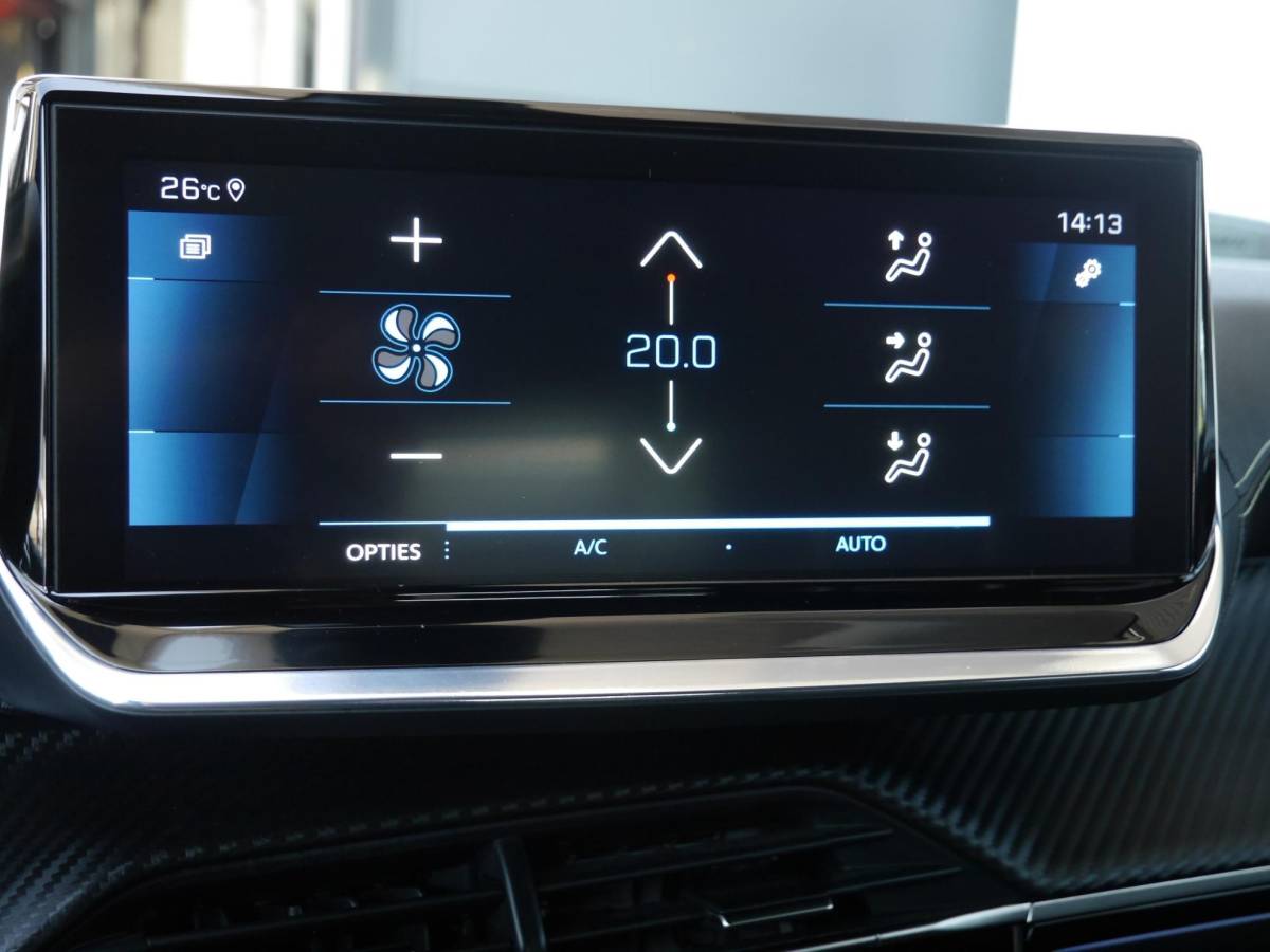 Peugeot 2008 Peugeot 2008 1.2 PureTech GT | 130PK | Afneembare trekhaak | Zwart dak | Getint glas | 17inch velgen | Full-LED | Dealer onderhouden | Navigatie | Keyless entry en start