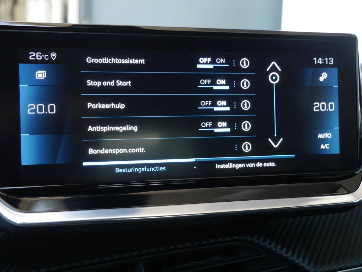 Peugeot 2008 Peugeot 2008 1.2 PureTech GT | 130PK | Afneembare trekhaak | Zwart dak | Getint glas | 17inch velgen | Full-LED | Dealer onderhouden | Navigatie | Keyless entry en start