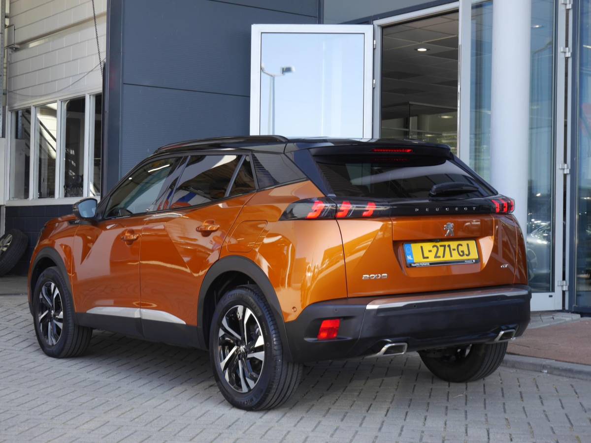 Peugeot 2008 Peugeot 2008 1.2 PureTech GT | 130PK | Afneembare trekhaak | Zwart dak | Getint glas | 17inch velgen | Full-LED | Dealer onderhouden | Navigatie | Keyless entry en start
