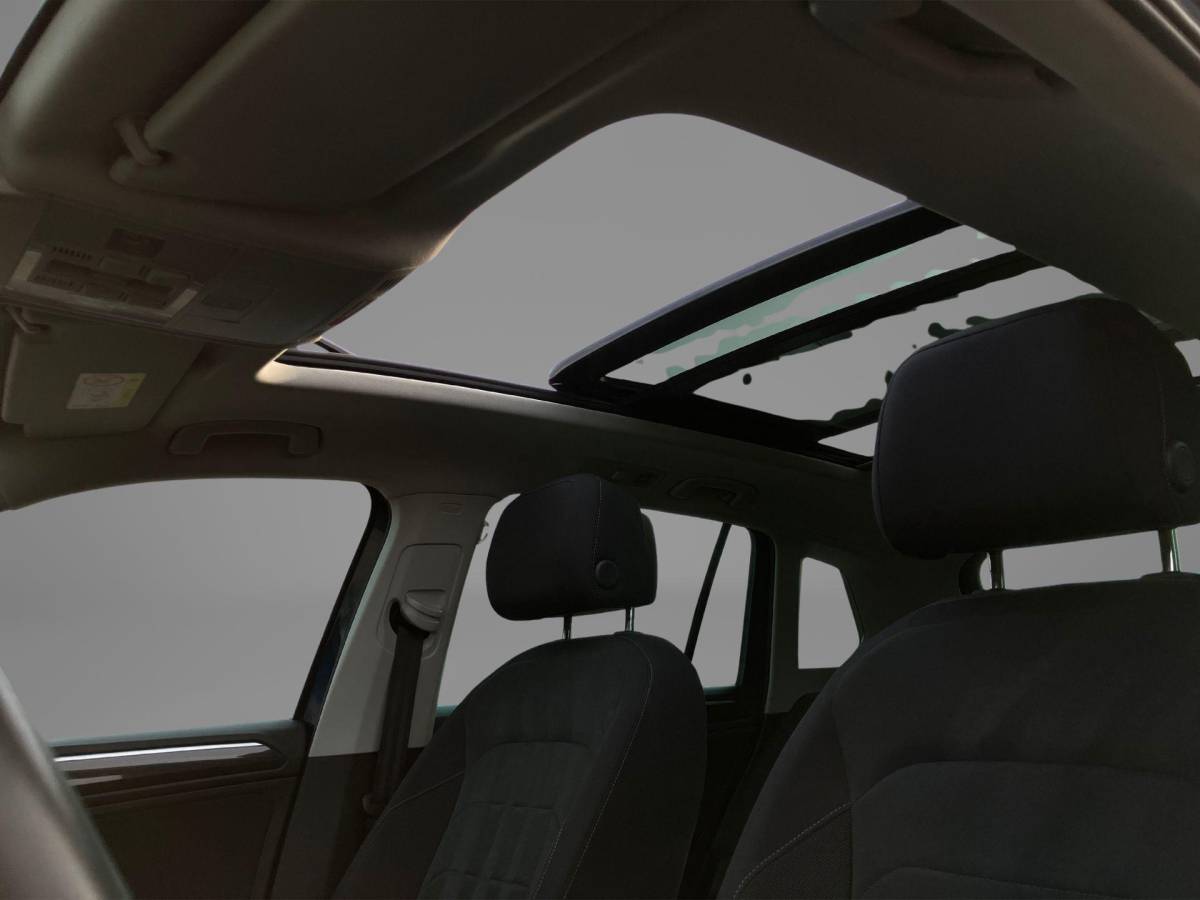 Volkswagen Tiguan Volkswagen Tiguan 1.5TSI 110KW/150PK DSG Elegance Panoramadak · Trekhaak · Camera + Parkeersensoren ·