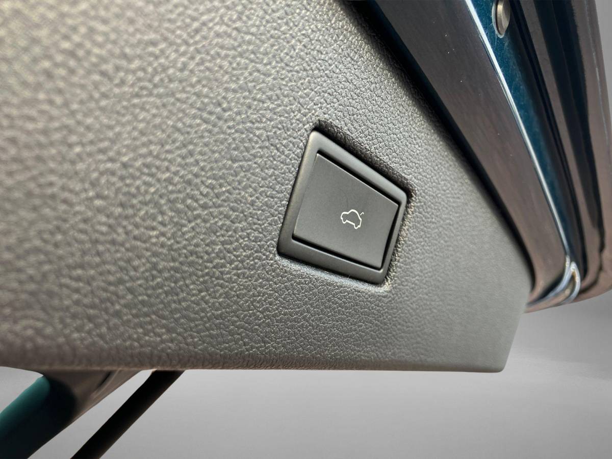 Volkswagen Tiguan Volkswagen Tiguan 1.5TSI 110KW/150PK DSG Elegance Panoramadak · Trekhaak · Camera + Parkeersensoren ·