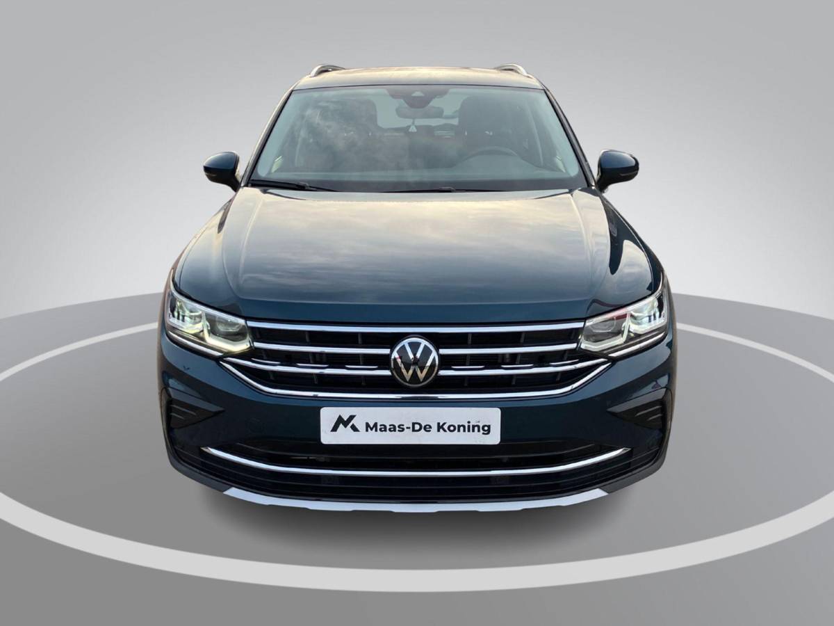 Volkswagen Tiguan Volkswagen Tiguan 1.5TSI 110KW/150PK DSG Elegance Panoramadak · Trekhaak · Camera + Parkeersensoren ·