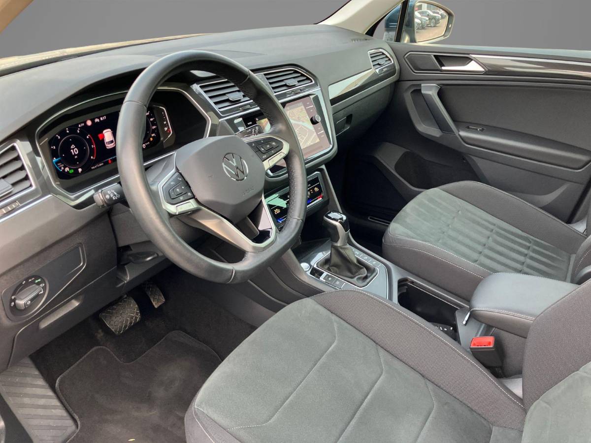 Volkswagen Tiguan Volkswagen Tiguan 1.5TSI 110KW/150PK DSG Elegance Panoramadak · Trekhaak · Camera + Parkeersensoren ·