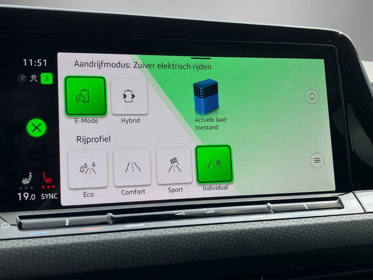 Volkswagen Golf Volkswagen Golf 1.4 eHybrid 245pk GTE · Navigatie · Camera + Parkeersensoren · Stoel- & stuurverwarming · Apple/Android Car Play · Trekhaak ·