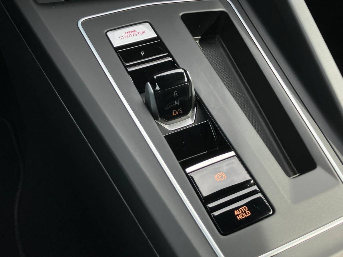 Volkswagen Golf Volkswagen Golf 1.4 eHybrid 245pk GTE · Navigatie · Camera + Parkeersensoren · Stoel- & stuurverwarming · Apple/Android Car Play · Trekhaak ·
