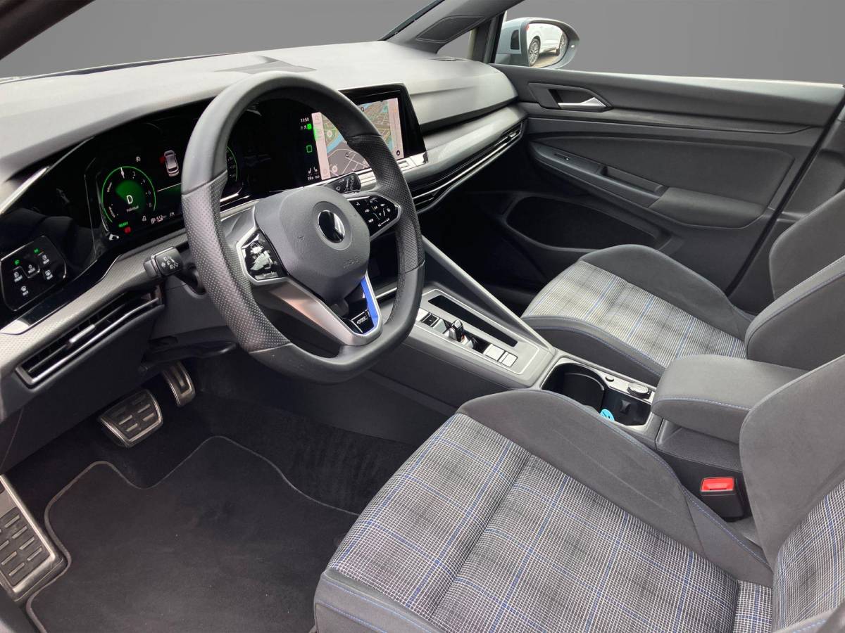 Volkswagen Golf Volkswagen Golf 1.4 eHybrid 245pk GTE · Navigatie · Camera + Parkeersensoren · Stoel- & stuurverwarming · Apple/Android Car Play · Trekhaak ·