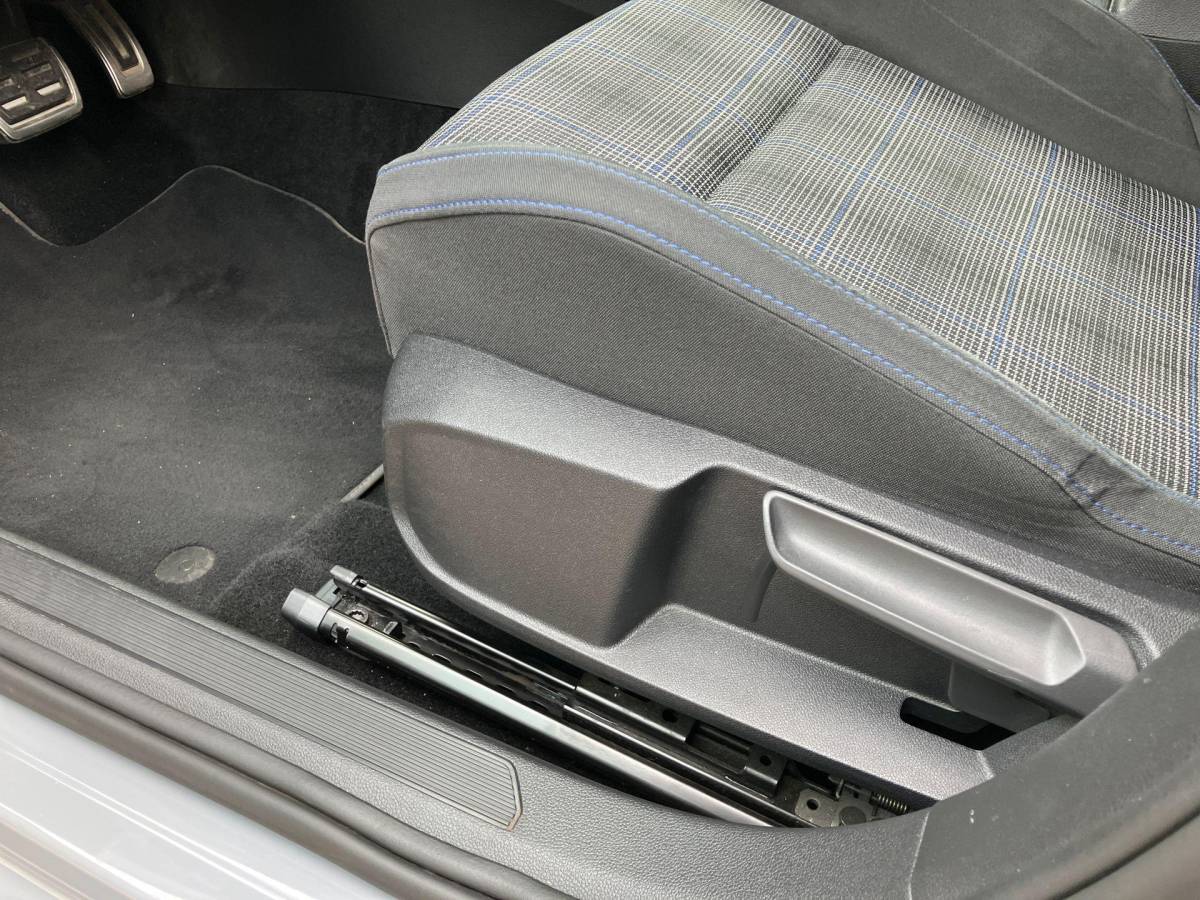 Volkswagen Golf Volkswagen Golf 1.4 eHybrid 245pk GTE · Navigatie · Camera + Parkeersensoren · Stoel- & stuurverwarming · Apple/Android Car Play · Trekhaak ·
