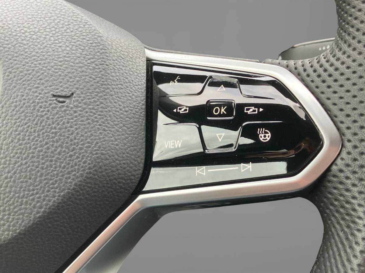 Volkswagen Golf Volkswagen Golf 1.4 eHybrid 245pk GTE · Navigatie · Camera + Parkeersensoren · Stoel- & stuurverwarming · Apple/Android Car Play · Trekhaak ·