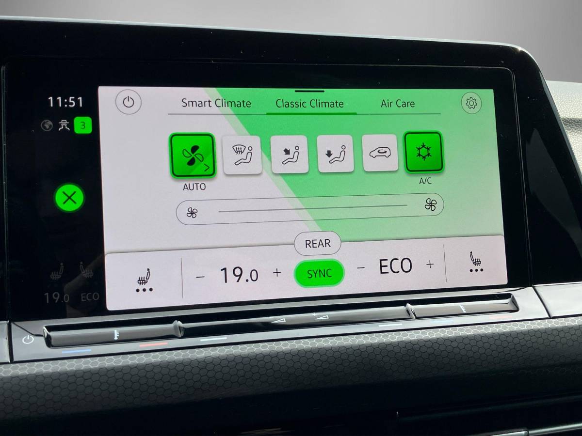 Volkswagen Golf Volkswagen Golf 1.4 eHybrid 245pk GTE · Navigatie · Camera + Parkeersensoren · Stoel- & stuurverwarming · Apple/Android Car Play · Trekhaak ·