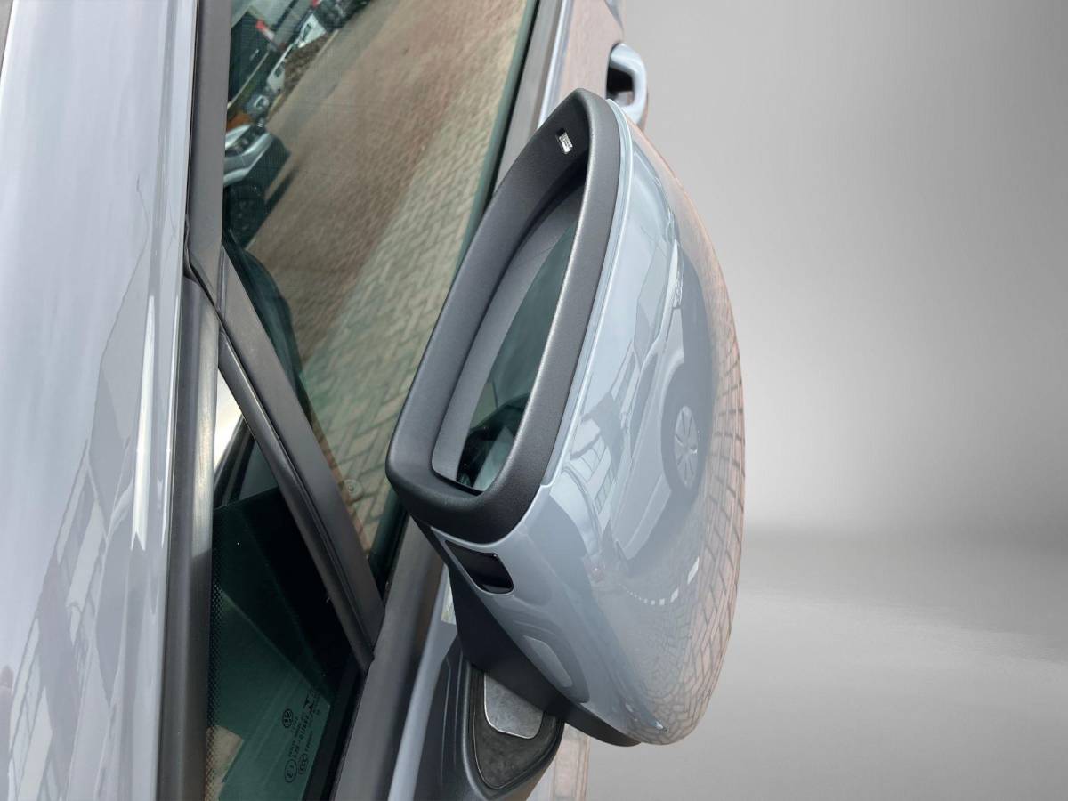 Volkswagen Golf Volkswagen Golf 1.4 eHybrid 245pk GTE · Navigatie · Camera + Parkeersensoren · Stoel- & stuurverwarming · Apple/Android Car Play · Trekhaak ·
