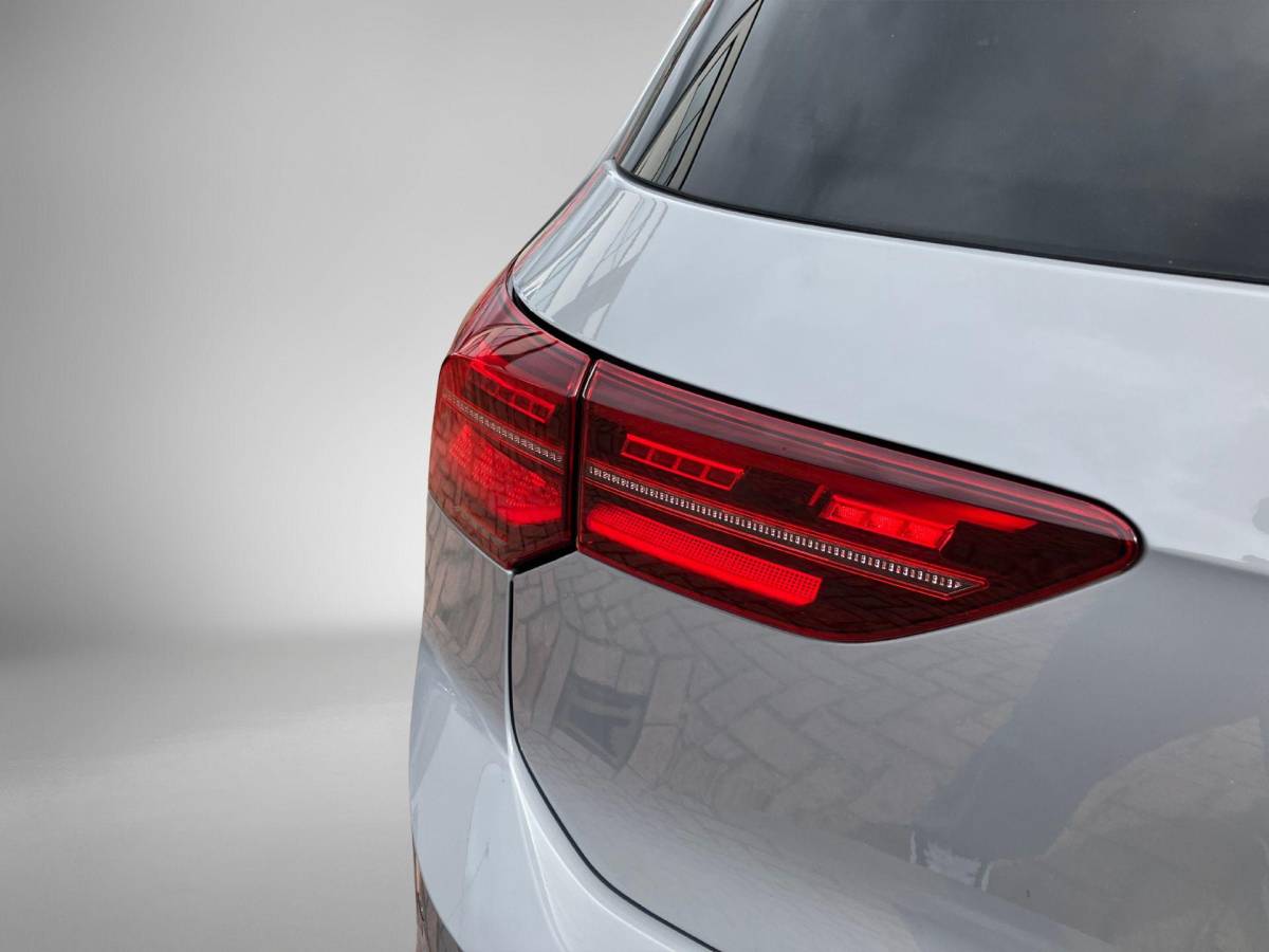 Volkswagen Golf Volkswagen Golf 1.4 eHybrid 245pk GTE · Navigatie · Camera + Parkeersensoren · Stoel- & stuurverwarming · Apple/Android Car Play · Trekhaak ·