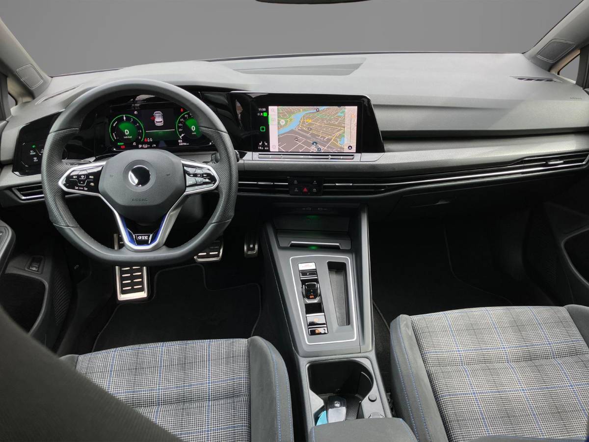 Volkswagen Golf Volkswagen Golf 1.4 eHybrid 245pk GTE · Navigatie · Camera + Parkeersensoren · Stoel- & stuurverwarming · Apple/Android Car Play · Trekhaak ·