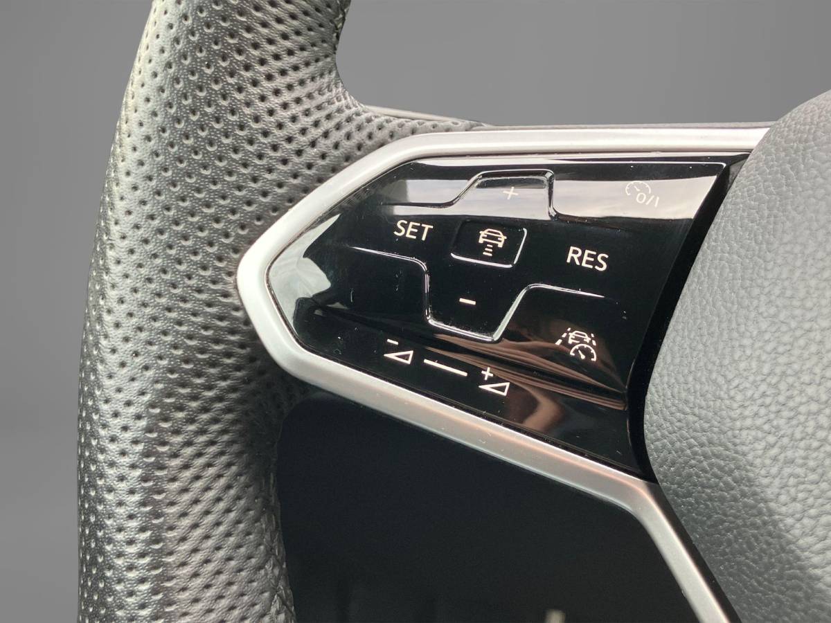 Volkswagen Golf Volkswagen Golf 1.4 eHybrid 245pk GTE · Navigatie · Camera + Parkeersensoren · Stoel- & stuurverwarming · Apple/Android Car Play · Trekhaak ·