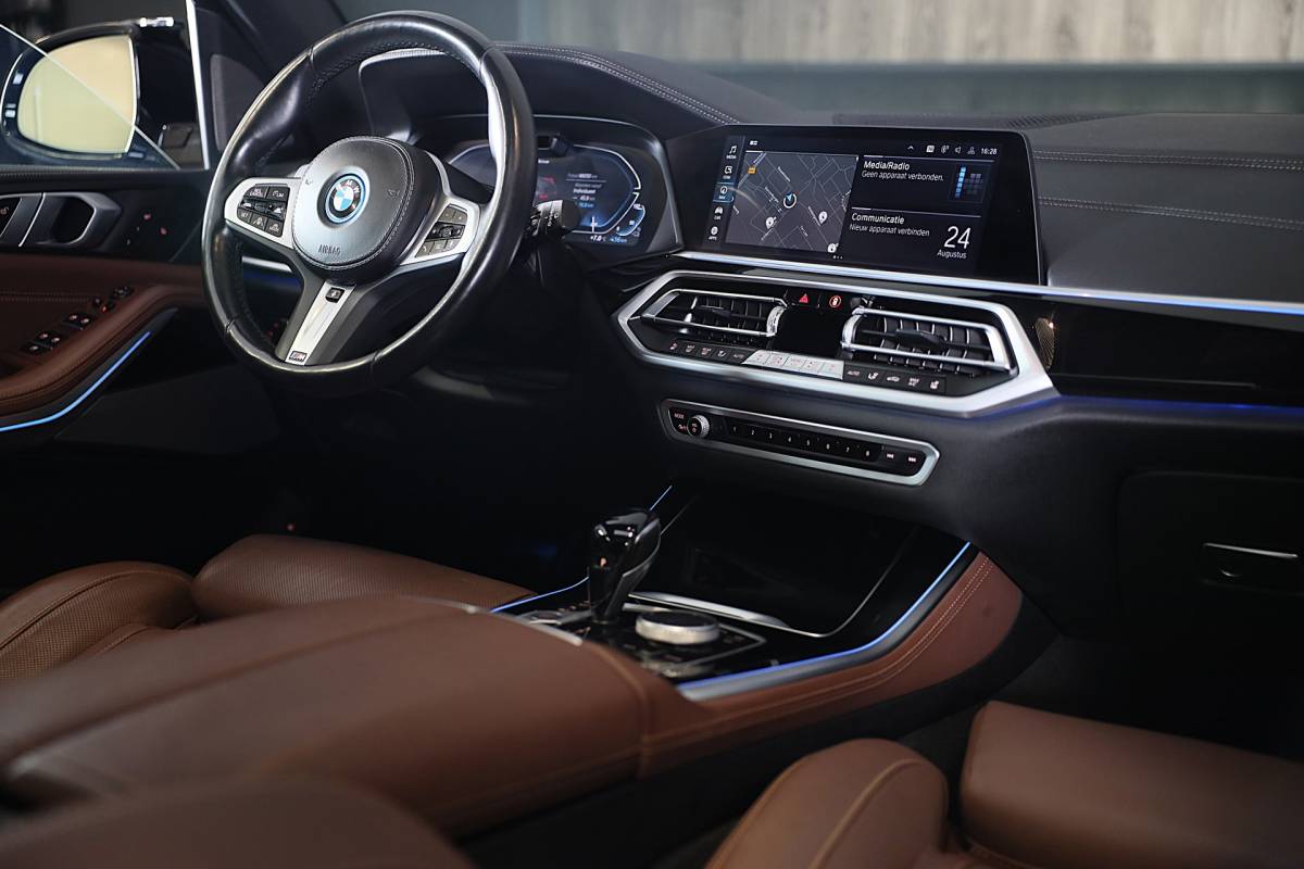 BMW X5 BMW X5 XDrive45e High Executive M Line / Luchtvering / 360 Camera / Head Up / Leder / F1 / Open Pano / Laser Koplampen / 21 Inch