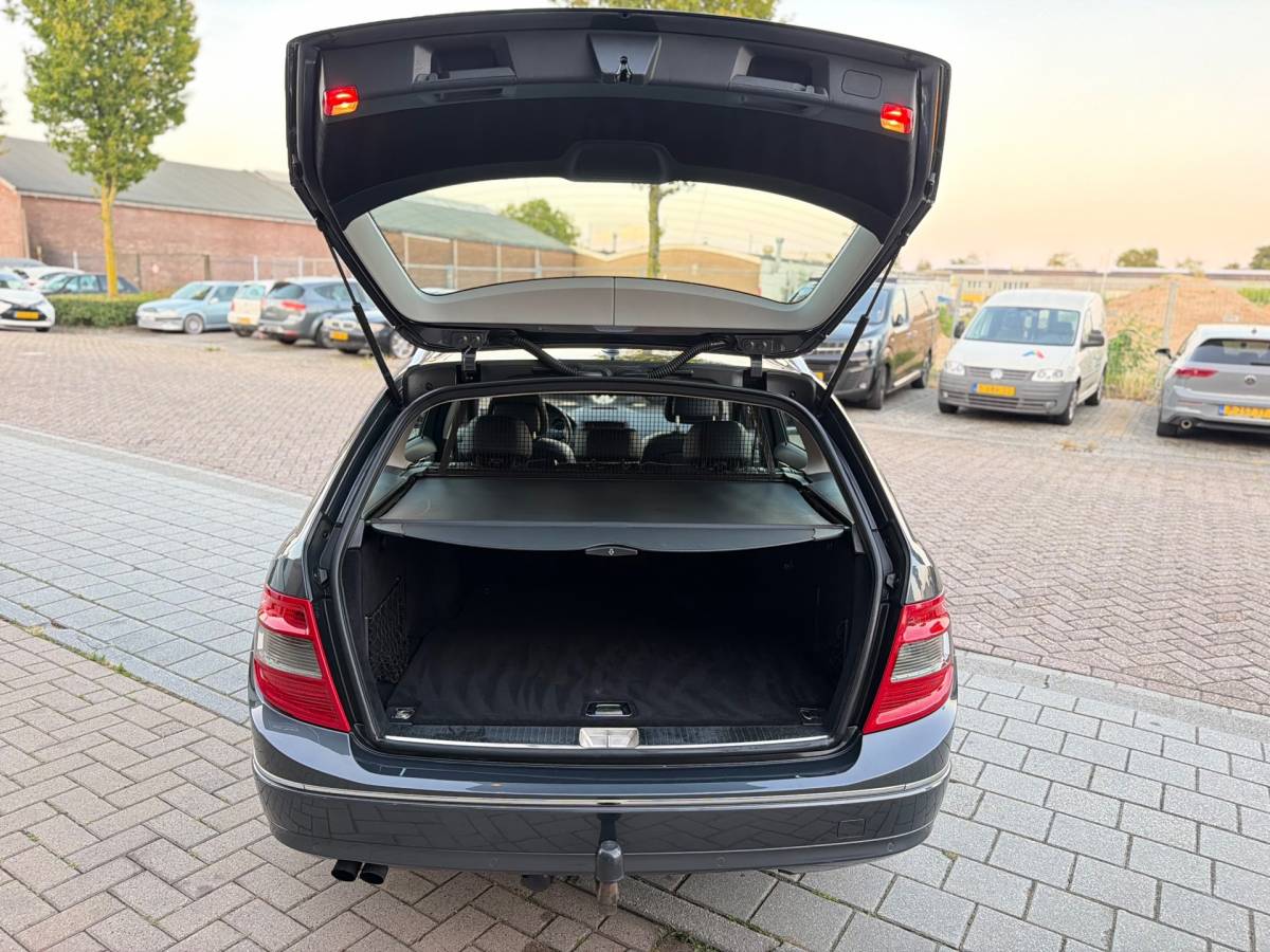 Mercedes-Benz C-Klasse Mercedes-Benz C-klasse Estate 180 CGI BlueEFFICIENCY Business Class Avantgarde Automaat Airco Cruise Elk.Ramen Trekhaak zeer nette