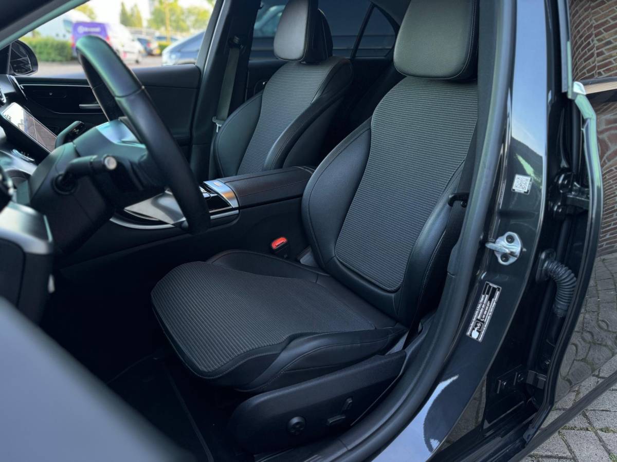 Mercedes-Benz C-Klasse Mercedes-Benz C-klasse 180 Luxury Line Automaat 170PK zeer nette Dealer Garantie