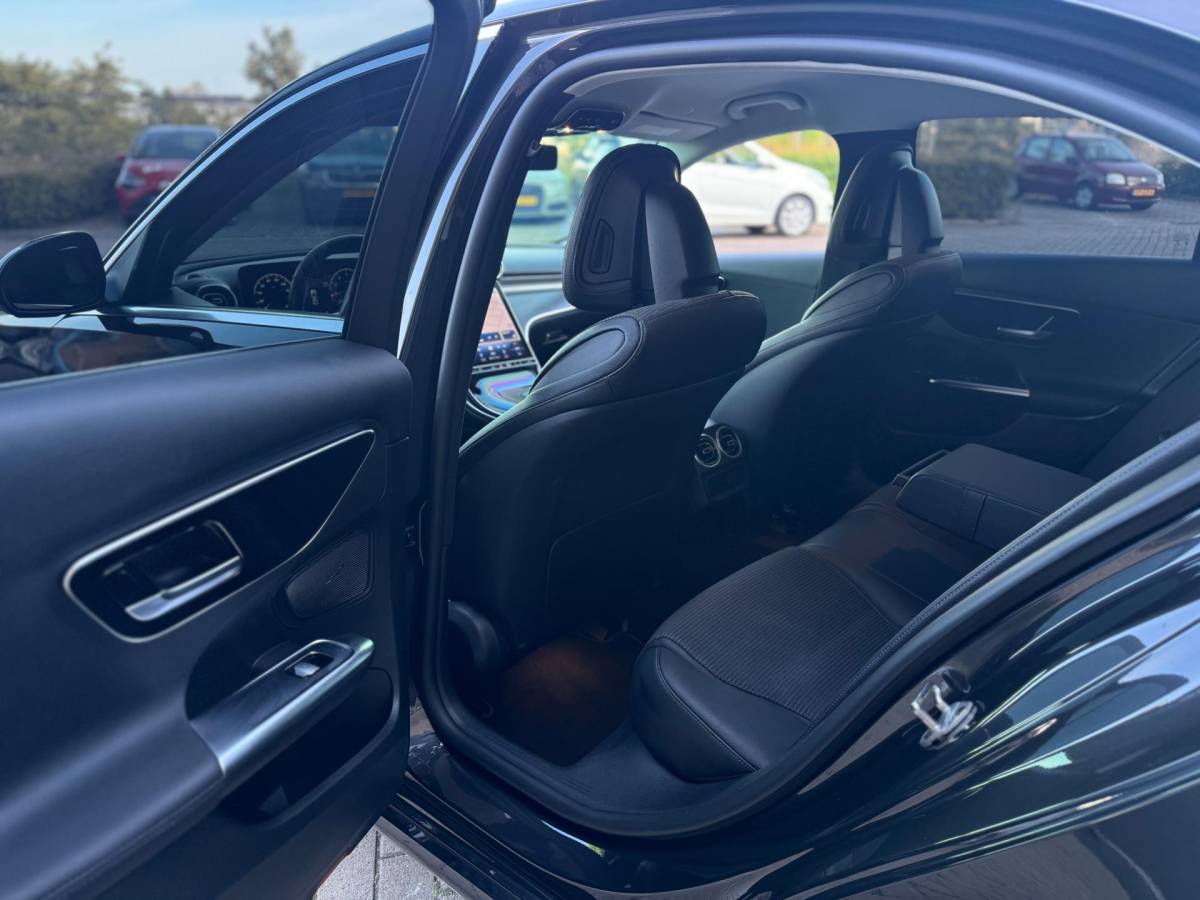 Mercedes-Benz C-Klasse Mercedes-Benz C-klasse 180 Luxury Line Automaat 170PK zeer nette Dealer Garantie