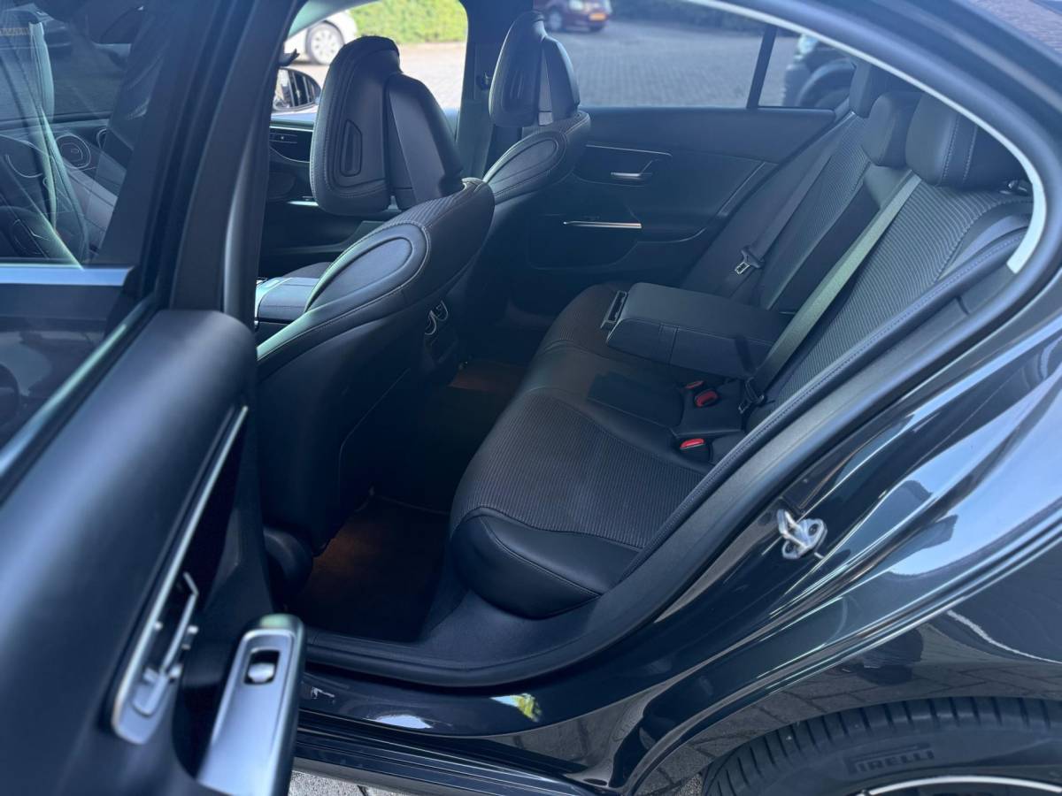 Mercedes-Benz C-Klasse Mercedes-Benz C-klasse 180 Luxury Line Automaat 170PK zeer nette Dealer Garantie