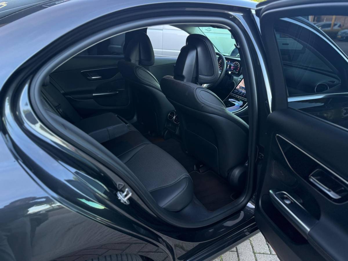 Mercedes-Benz C-Klasse Mercedes-Benz C-klasse 180 Luxury Line Automaat 170PK zeer nette Dealer Garantie