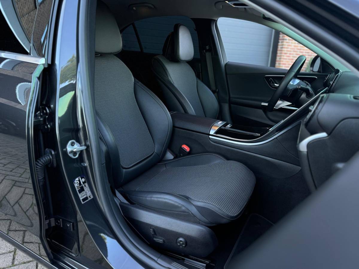 Mercedes-Benz C-Klasse Mercedes-Benz C-klasse 180 Luxury Line Automaat 170PK zeer nette Dealer Garantie