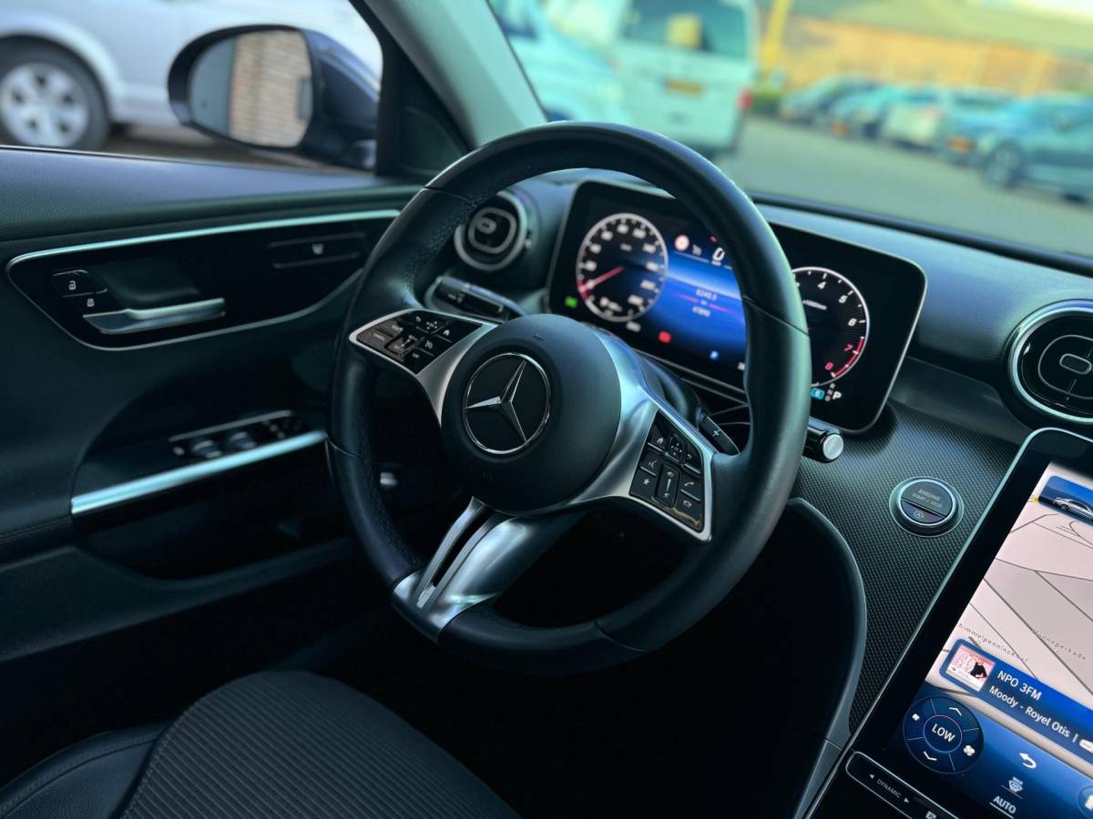 Mercedes-Benz C-Klasse Mercedes-Benz C-klasse 180 Luxury Line Automaat 170PK zeer nette Dealer Garantie
