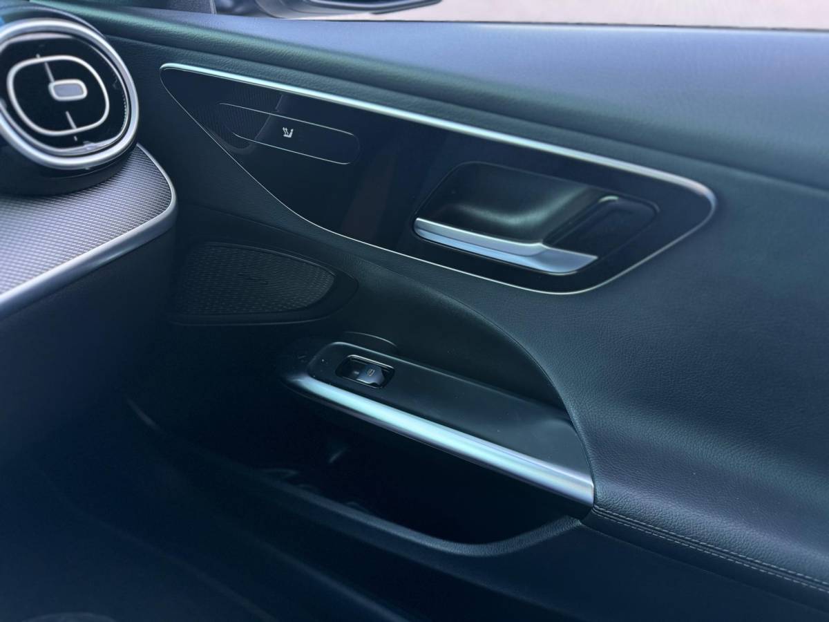 Mercedes-Benz C-Klasse Mercedes-Benz C-klasse 180 Luxury Line Automaat 170PK zeer nette Dealer Garantie