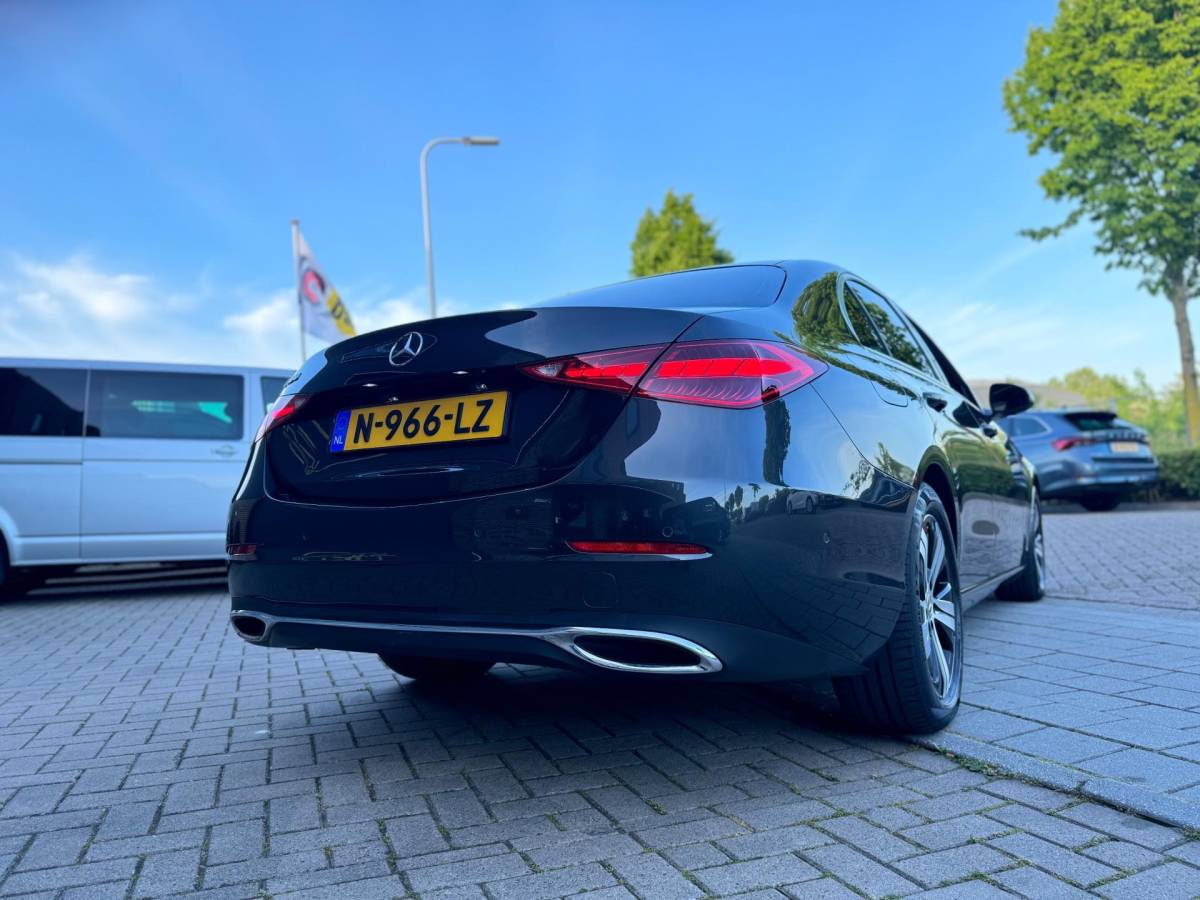 Mercedes-Benz C-Klasse Mercedes-Benz C-klasse 180 Luxury Line Automaat 170PK zeer nette Dealer Garantie