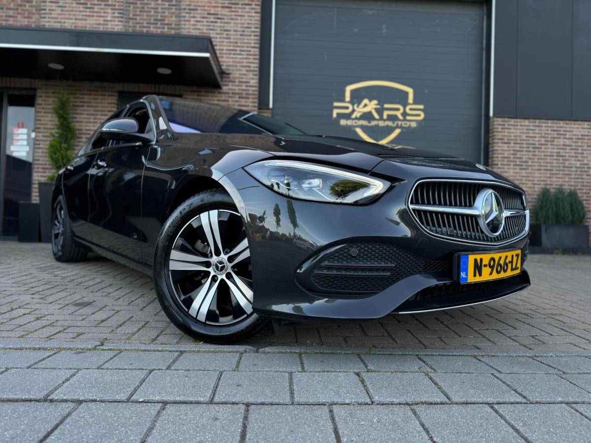 Mercedes-Benz C-Klasse Mercedes-Benz C-klasse 180 Luxury Line Automaat 170PK zeer nette Dealer Garantie