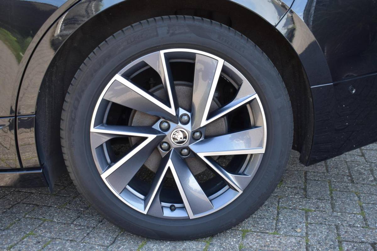 Škoda Enyaq iV Skoda Enyaq iV 60 Sportline | Camera | Carplay | Cruise Control |