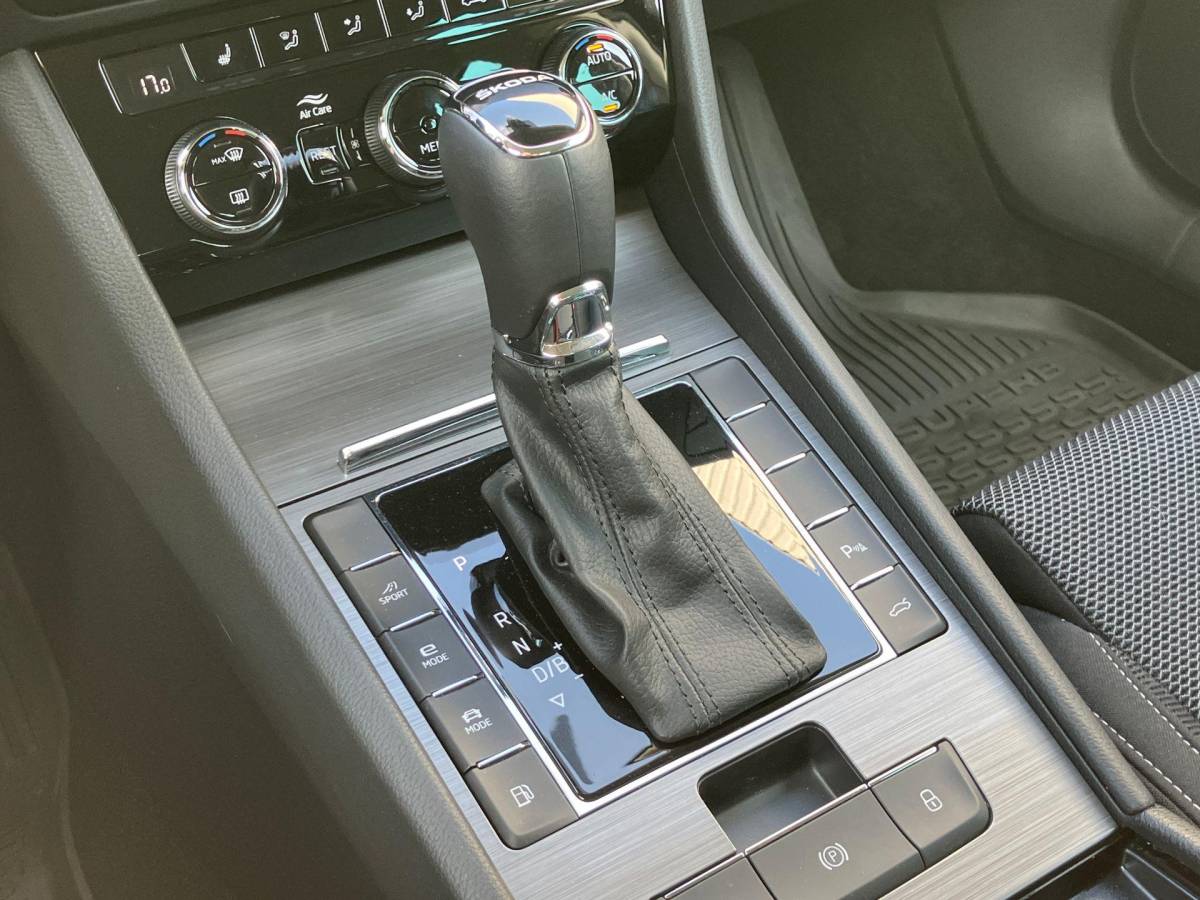 Škoda Superb Skoda Superb Combi 1.4TSI 160kW/218PK iV Business Edition Plus · Navigatie · Apple/Android Car Play · Camera + Parkeersensoren · Garantie t/m 27-03-2028 of 60000km.