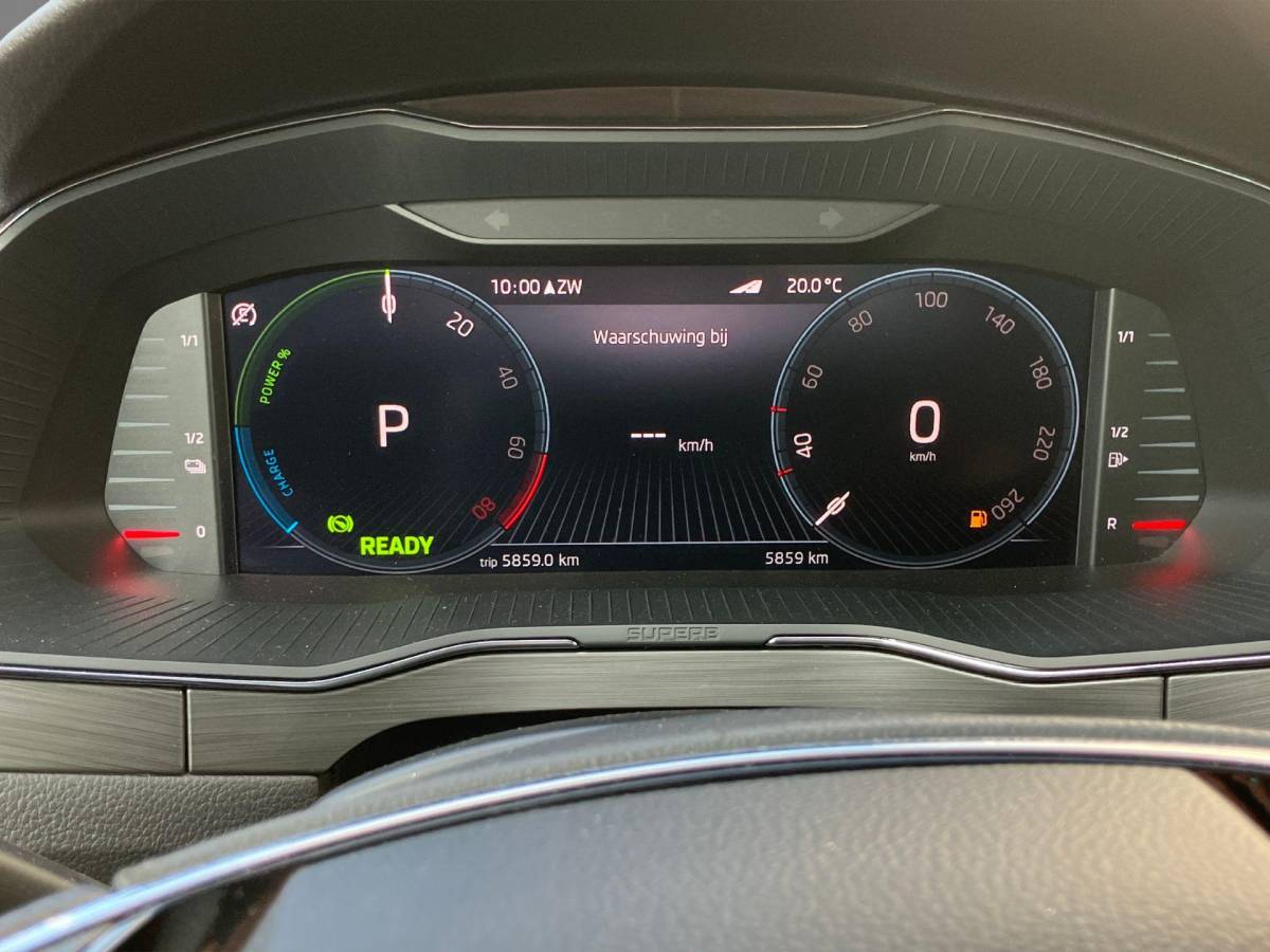 Škoda Superb Skoda Superb Combi 1.4TSI 160kW/218PK iV Business Edition Plus · Navigatie · Apple/Android Car Play · Camera + Parkeersensoren · Garantie t/m 27-03-2028 of 60000km.