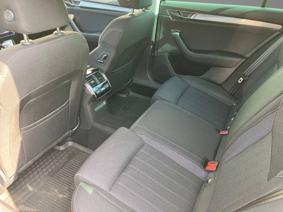 Škoda Superb Skoda Superb Combi 1.4TSI 160kW/218PK iV Business Edition Plus · Navigatie · Apple/Android Car Play · Camera + Parkeersensoren · Garantie t/m 27-03-2028 of 60000km.